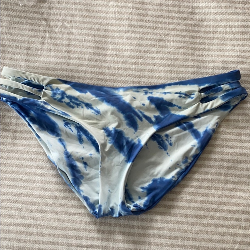 seamless tie dye bikini bottoms